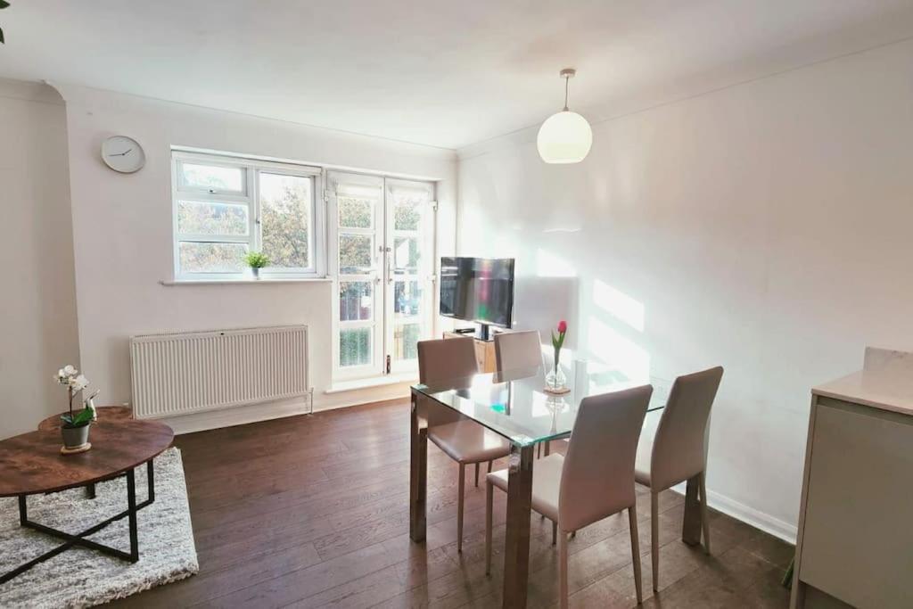 Aldgate Flats In E1. Appartement Londen Buitenkant foto