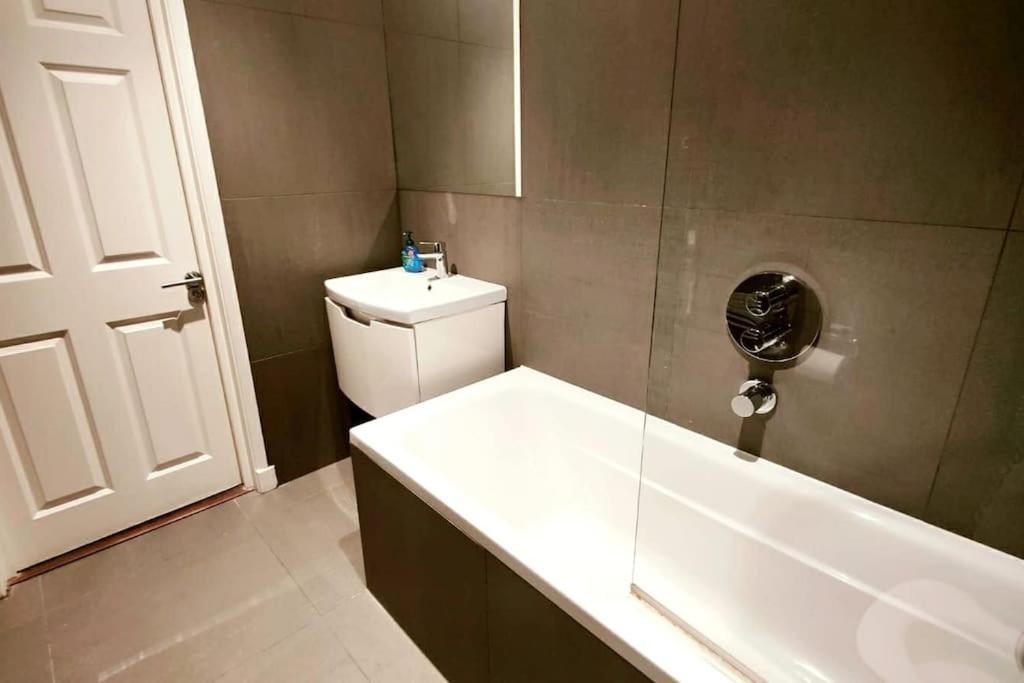 Aldgate Flats In E1. Appartement Londen Buitenkant foto