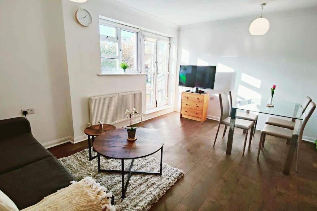 Aldgate Flats In E1. Appartement Londen Buitenkant foto